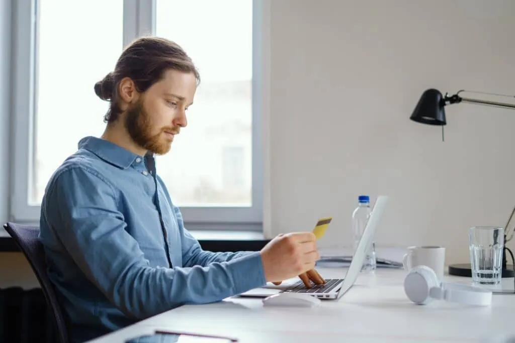 VPN, sécurité en ligne, protection des données, confidentialité, NordVPN