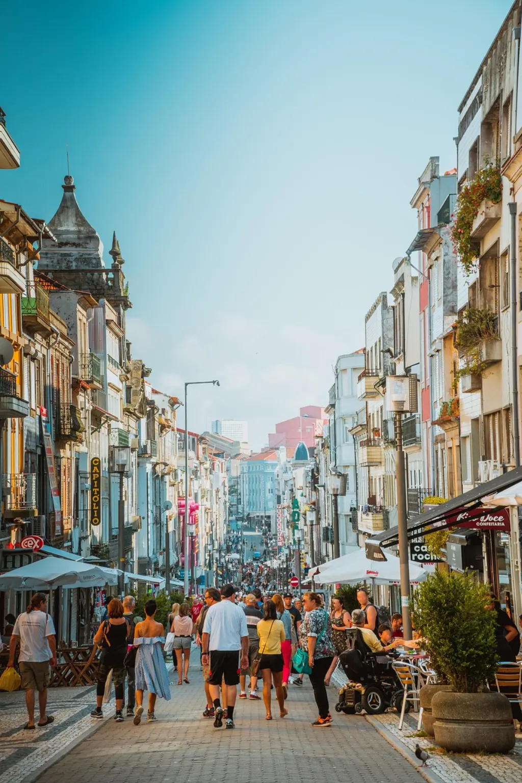 découvrez le live shopping, une expérience d'achat interactive en direct où vous pouvez découvrir de nouveaux produits, poser vos questions en temps réel et profiter d'offres exclusives. vivez une nouvelle façon de faire du shopping en ligne !