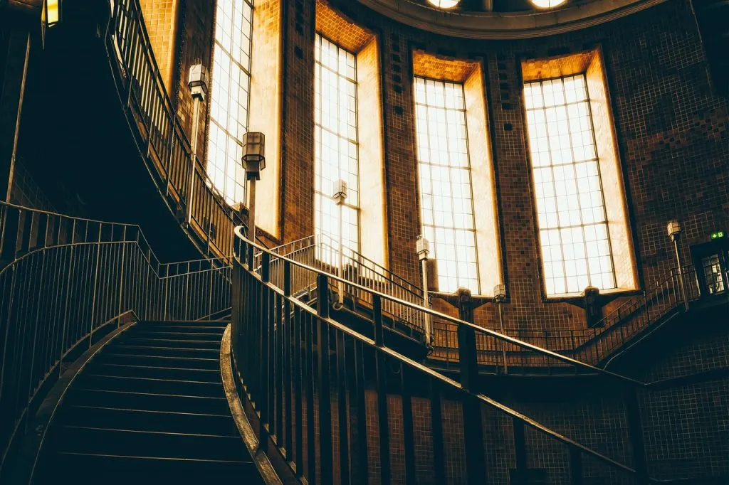 découvrez l'évolution impressionnante du cours de l'action shopify et analysez les facteurs clés qui stimulent cette hausse en bourse.