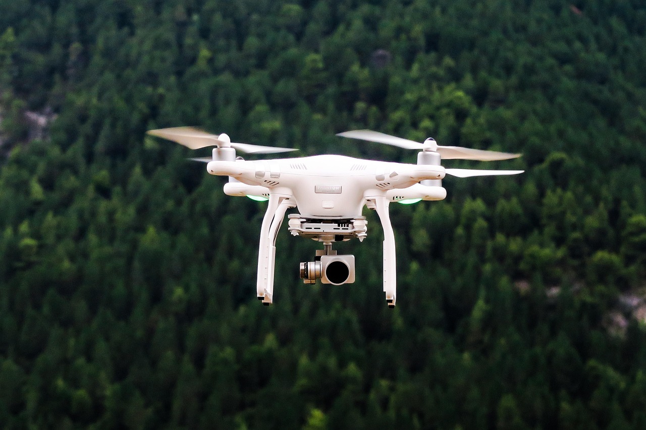 découvrez tout sur les frappes de drones : leur fonctionnement, leurs impacts stratégiques et les enjeux éthiques liés à cette technologie militaire avancée.